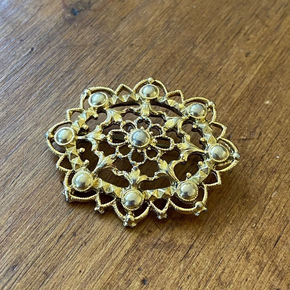 Vintage Gold Classy Brooch Pin